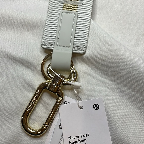 NWT Lululemon Never Lost Keychain Wordmark - Picture 3 of 3